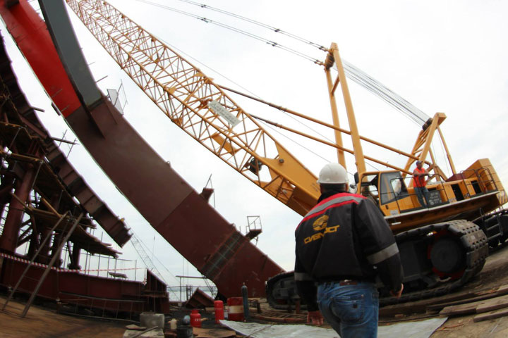 Строители планируют завершить монтаж вант Бугринского моста к 7 августа