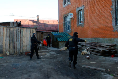 Донецкая цыганка четыре часа прятала от кемеровских наркополицейских героин в кармане халата
