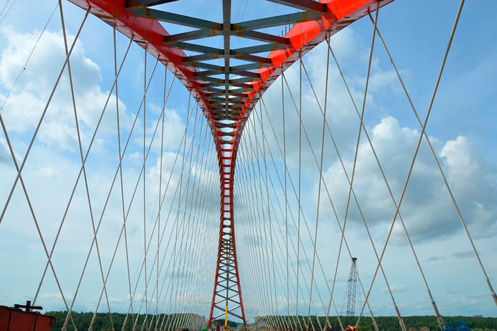 «Сибмост» натянул на арку Бугринского моста все 156 вант
