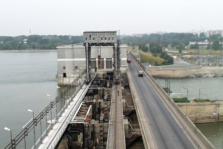 Временно ограничивается движение по мосту Новосибирской ГЭС 