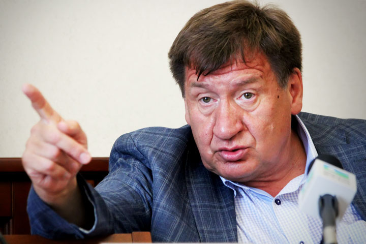 Локоть уволил Старикова, чтобы он продолжил политическую карьеру