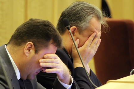 Депутаты заподозрили новосибирские «районки» в нецелевых тратах и списывании тиража