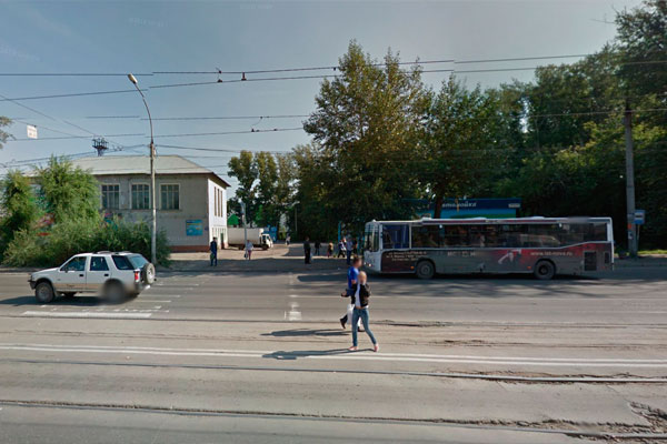 Молодой кондуктор в Новосибирске избил пенсионера за попытку сесть в автобус