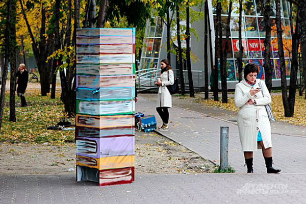 Неизвестные украли холодильник с книгами в Новосибирске