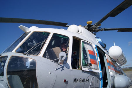 Более 360 человек продолжают поиски пропавшего в Туве вертолета 