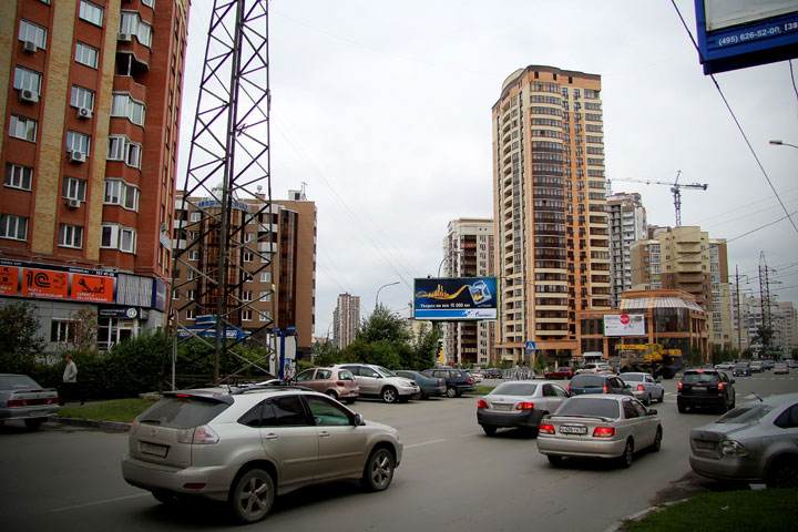 Власти хотят создать в центре Новосибирска 10 тысяч платных парковочных мест