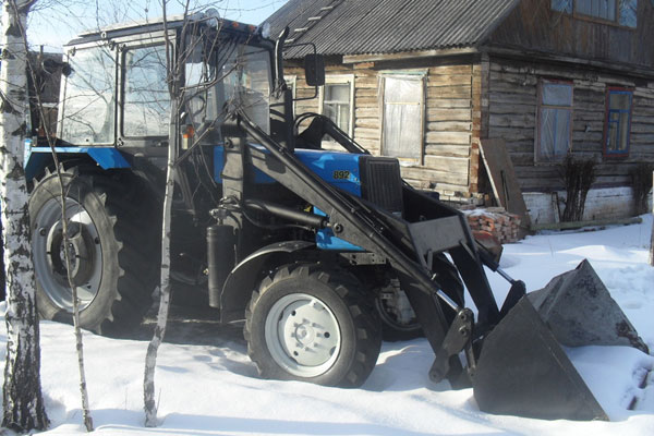 Трактор «Беларус» пострадал при пожаре в новосибирском селе Локтенок