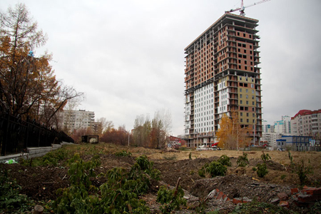 Судебные запреты срывают восстановление Нарымского сквера в Новосибирске