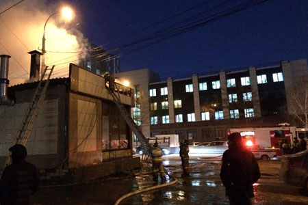 Кафе «Шашлычок» загорелось в центре Новосибирска