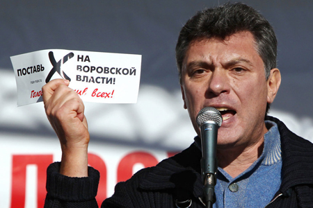 Немцов потребовал «прекратить позорные действия спецслужб» после обысков у новосибирского активиста