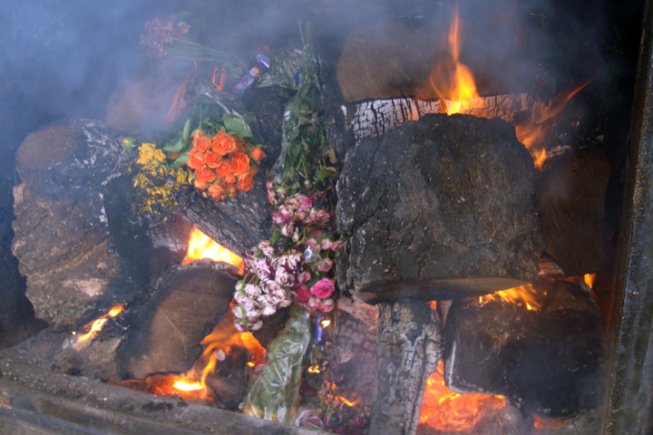 Россельхознадзор сжег в Новосибирске партию цветов из Кении и Эфиопии