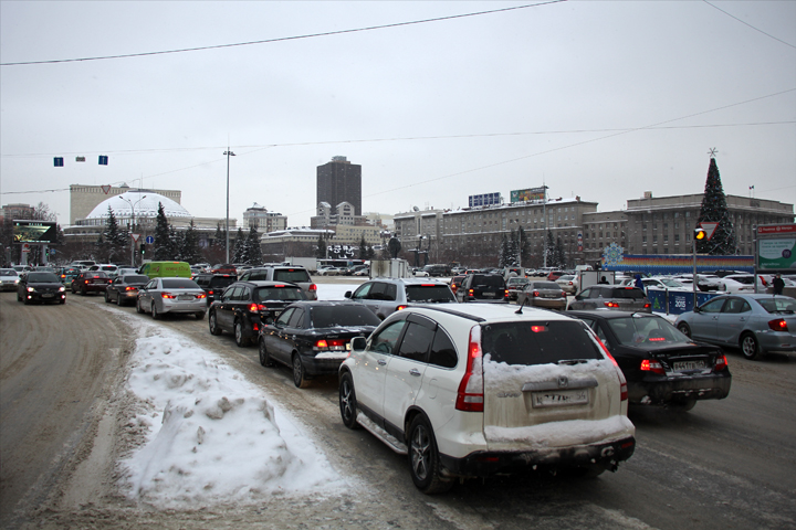 Крупнейшая пробка в Новосибирске протянулась на 13 км