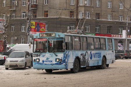 Жительница Новосибирска сломала позвоночник в троллейбусе 