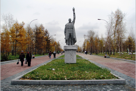Неизвестные осквернили фашистской символикой памятники воинской славы в Красноярске