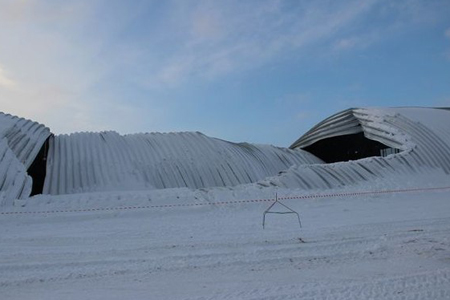 Крыша новосибирского катка обрушилась через месяц после открытия губернатором