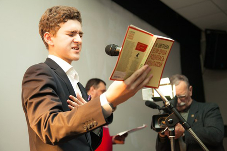 Новосибирские чемпионы по чтению вслух собрали рекордную сумму для благотворительного проекта «Поколение Маугли»