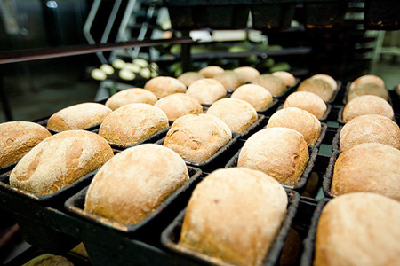 Томским пенсионерам по праздникам и выходным будут раздавать бесплатный хлеб 