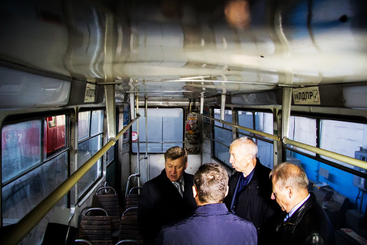 Безналичный расчет введут в новосибирских трамваях и троллейбусах