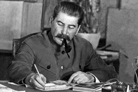 Депутаты предложили Толоконскому установить памятник Сталину
