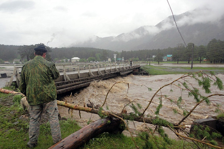 Власти не восстановили 60 мостов после паводка 2014 года в Сибири