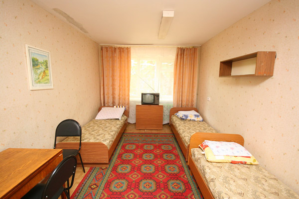 Что лучше выбрать: комнату в общежитии или хостел?