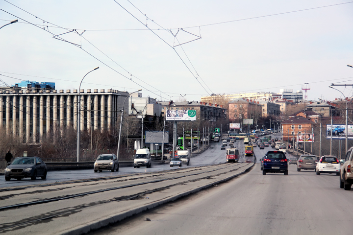 Власти ограничат движение большегрузов в Новосибирской области