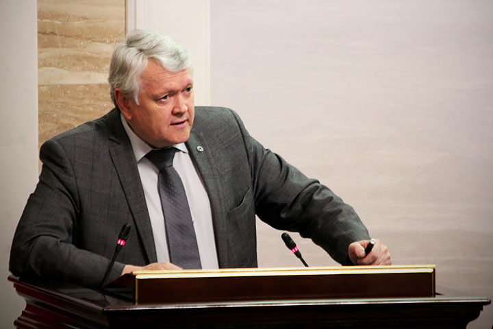 Председатель СО РАН выступил против решений ФАНО об увольнении ученых