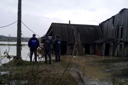 Более 40 участков и 10 домов подтоплены в Новосибирской области