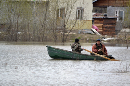 Почти 1,5 тыс. участков затоплены в Алтайском крае, вода зашла в дома Барнаула 