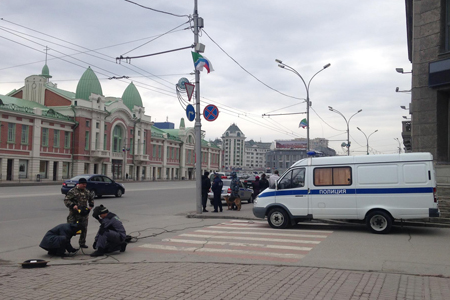Периметр мэрии Новосибирска обследуют на взрывчатые вещества