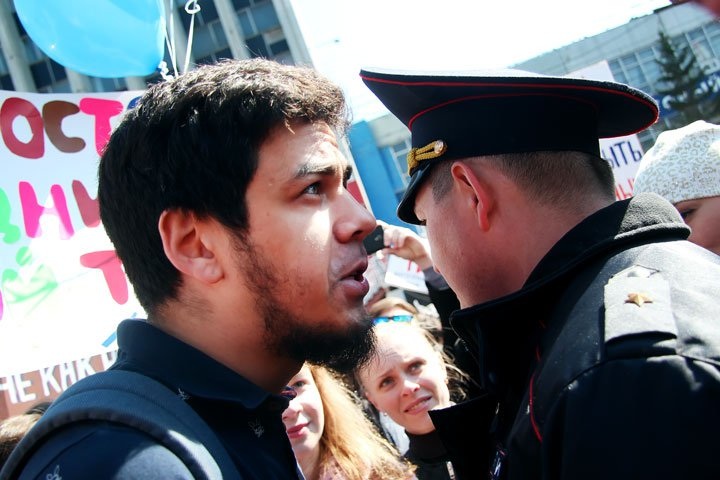 Суд арестовал Артема Лоскутова на 10 суток после Монстрации