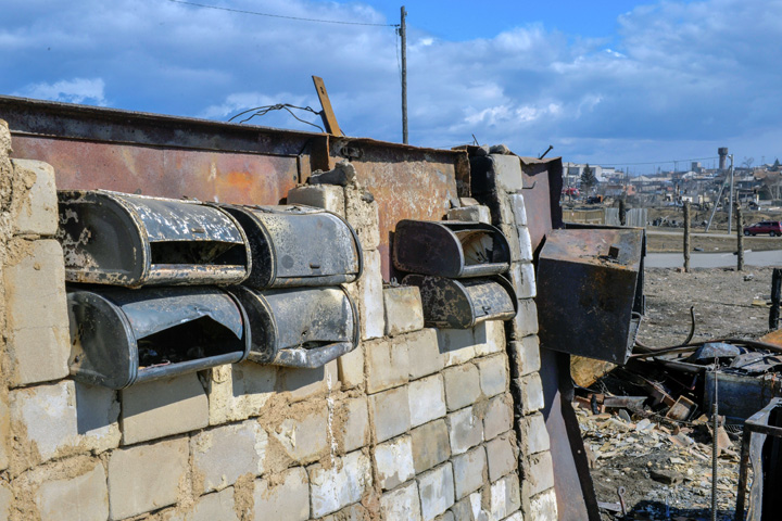 Девочка без прописки не получила выплат за сгоревшее жилье в Хакасии