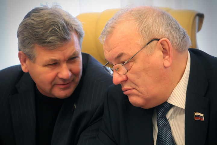 Депутаты закрывают путь на выборы в Новосибирске самовыдвиженцам