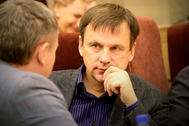 Бердск взыщет долги с депутата Илющенко, «сдавшего» мэра Потапова