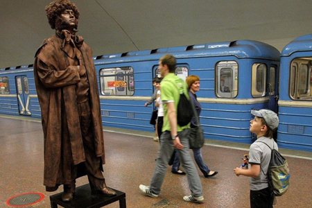 Знание стихов Пушкина освободит от платы за проезд в новосибирском метро