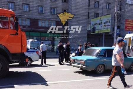 Новосибирские полицейские за день сбили двух человек