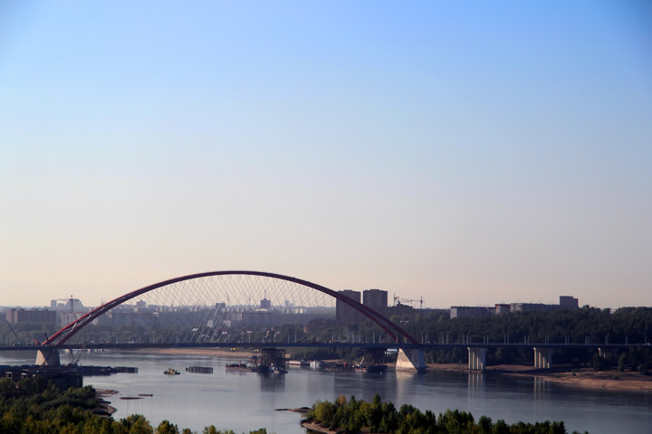 Мэрия Новосибирска закрыла технологический проезд у Бугринского моста