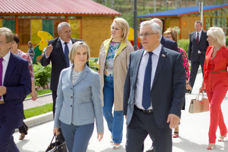 Члены Совета Федерации посетили наукоград Кольцово