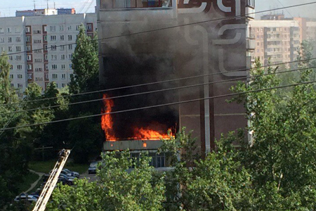 Многоэтажка загорелась в Советском районе Новосибирска