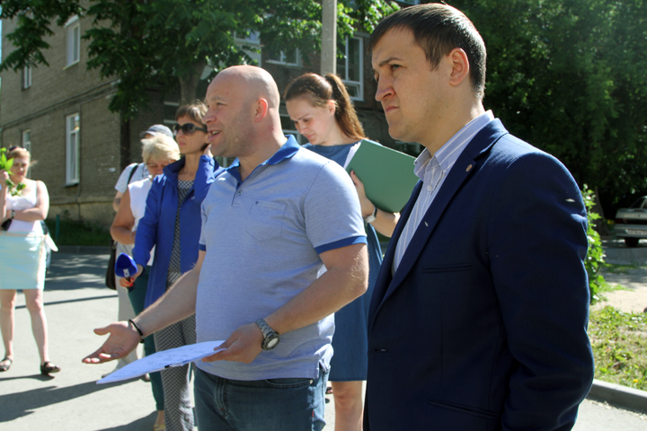 Депутаты проверили качество ремонта внутриквартальных дорог Новосибирска