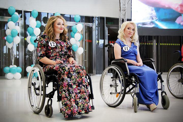 «Главное — не отгораживаться от мира»: сибирячки на инвалидных колясках поучаствовали в конкурсе красоты 