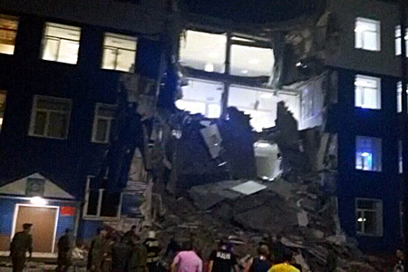 Восемь военных погибли после обрушения омского учебного центра ВДВ