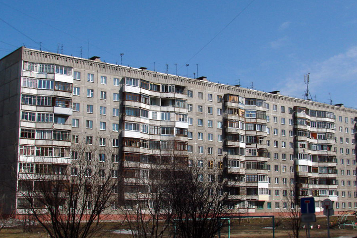 Ребенок скончался после падения с шестого этажа в Новосибирске