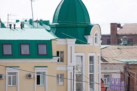 Чиновники продали здание в центре Омска вдвое дешевле стоимости 