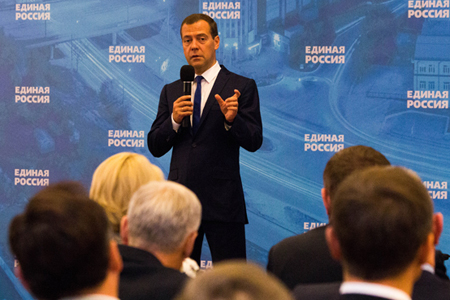 Медведев и его однопартийцы: фоторепортаж