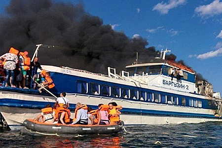 Гибель «Баргузина»: как 120 человек спаслись с горящего корабля на Байкале без помощи экипажа и МЧС
