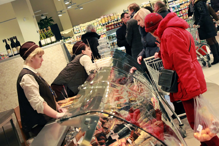 Санкционные продукты нашли на красноярском рынке и в «Бахетле» 