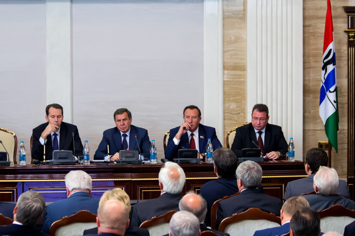 Ордена рабочим и безупречным чиновникам обойдутся новосибирскому бюджету в 1 млн