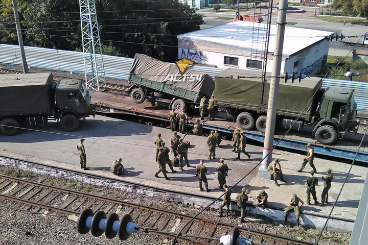 Солдаты уронили военный транспорт при разгрузке в Новосибирске