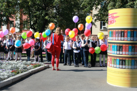 МТС открыла мобильную библиотеку на Аллее поэтов в Кемерове 